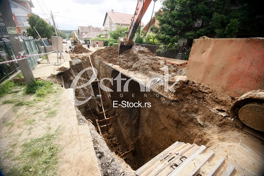 The injured workers at the site. Povredjeni radnici na gradilistu