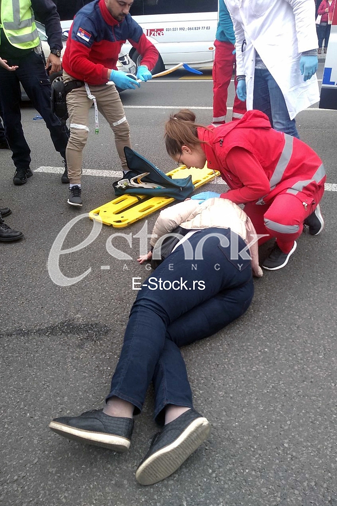 Saobracajna nesreca taxi udario zenu kod Hiltona