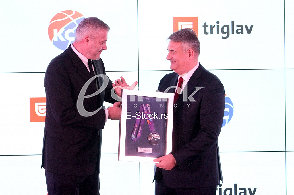 Dragan Markovic generalni direktor Triglav Osiguranja Beograd i Predrag Danilovic predsednik kosarkaskog saveza Srbije