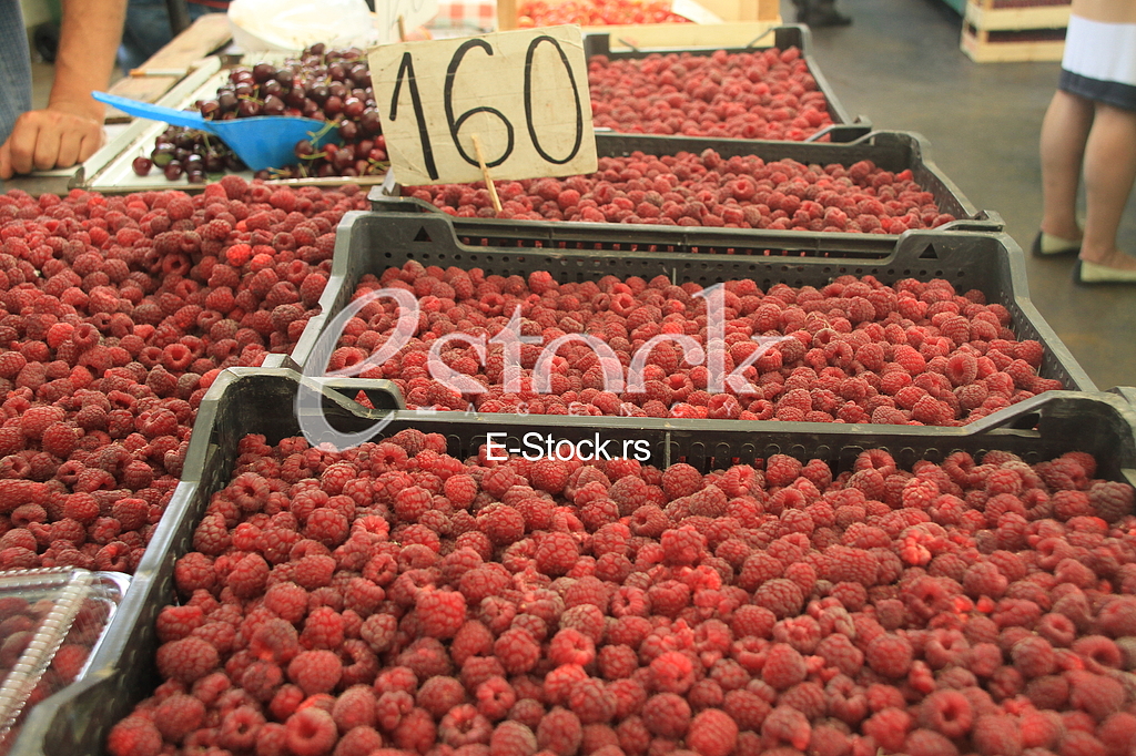 Belgrade, 14. june 2018., Raspberries on the market