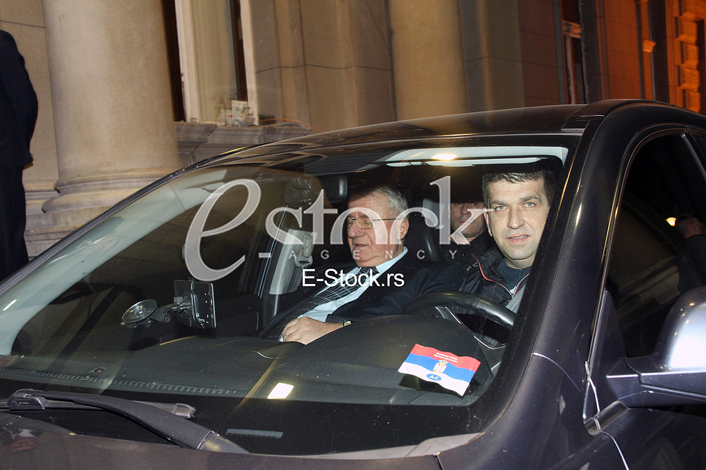 Vojislav Seselj u automobilu
