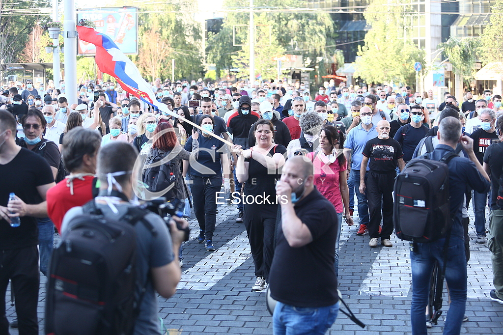 Protest ispred Skupstine Srbije