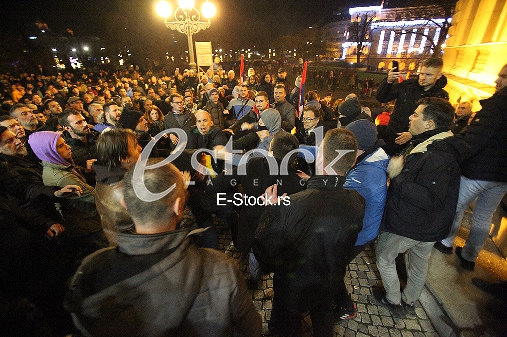 Protest ispred skupstine