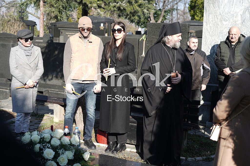Svetlana Ceca Raznatovic, Veljko Raznatovic, Anastasija Raznatovic i vladika Stefan Saric