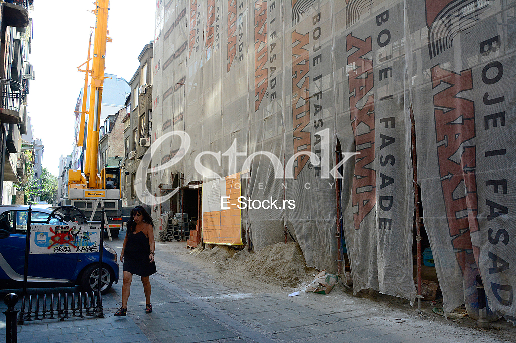 In Resavska street at the building site, a man fell into a hole of the elevator