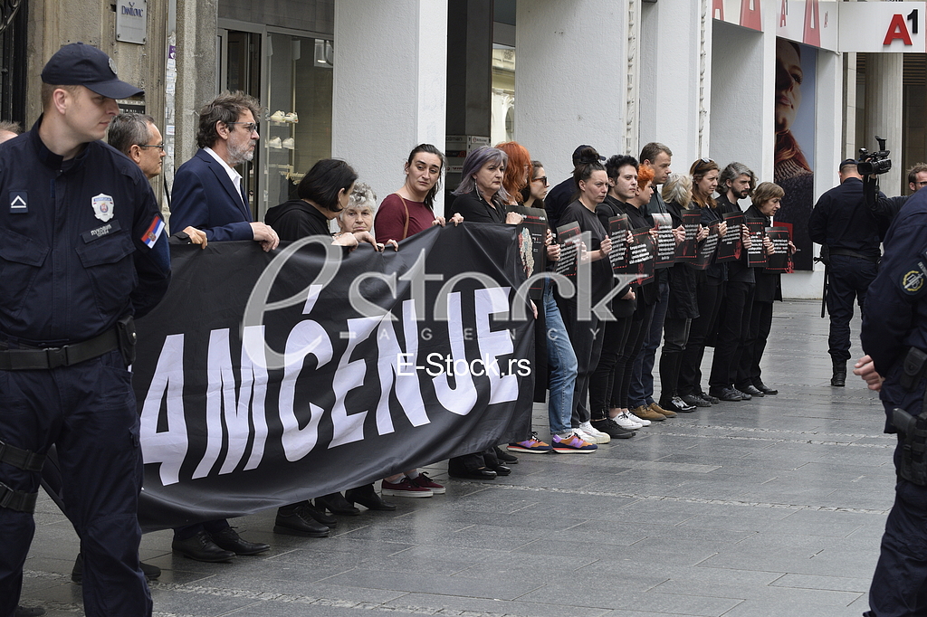 Zene u crnom protest