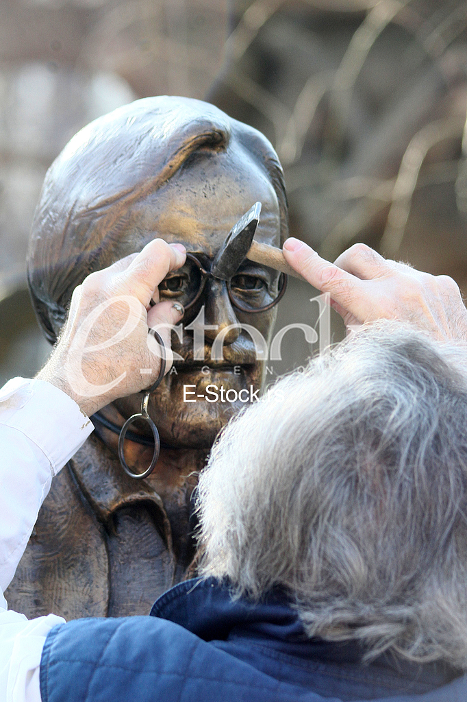  The monument to actor Dragan Nikolic