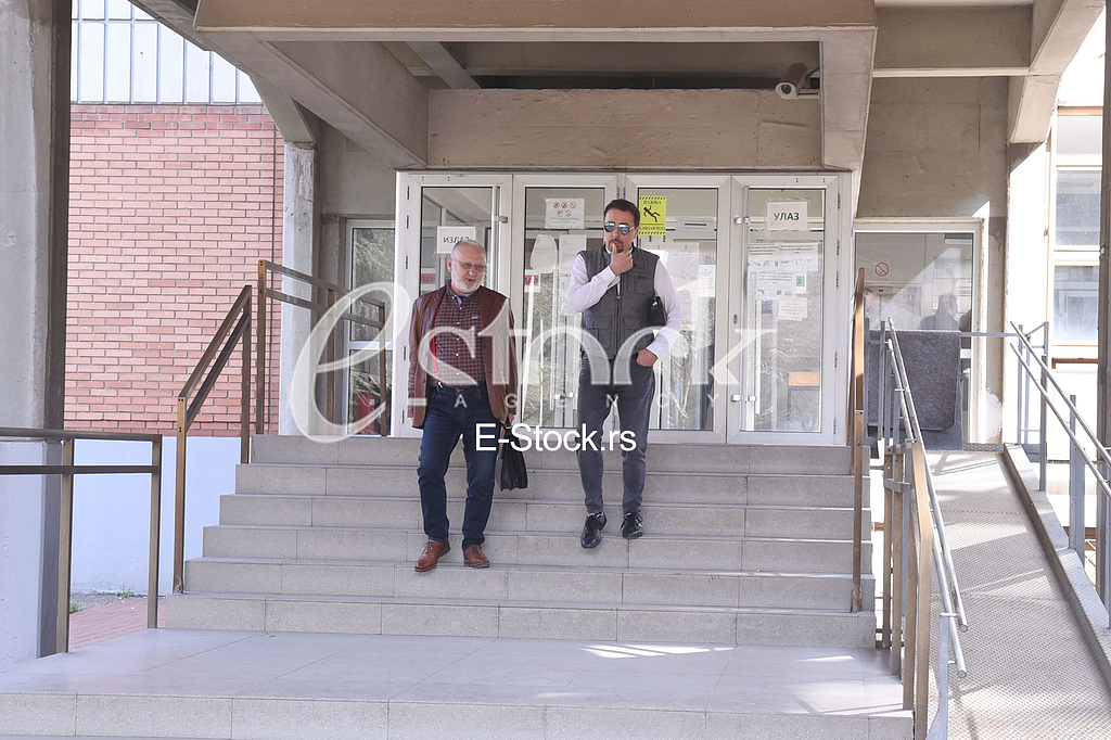  Dragan Kojic Keba came to the hearing at the Third Basic Prosecutor's Office where he was interrogated for having overturned a girl on a pedestrian crossing.
