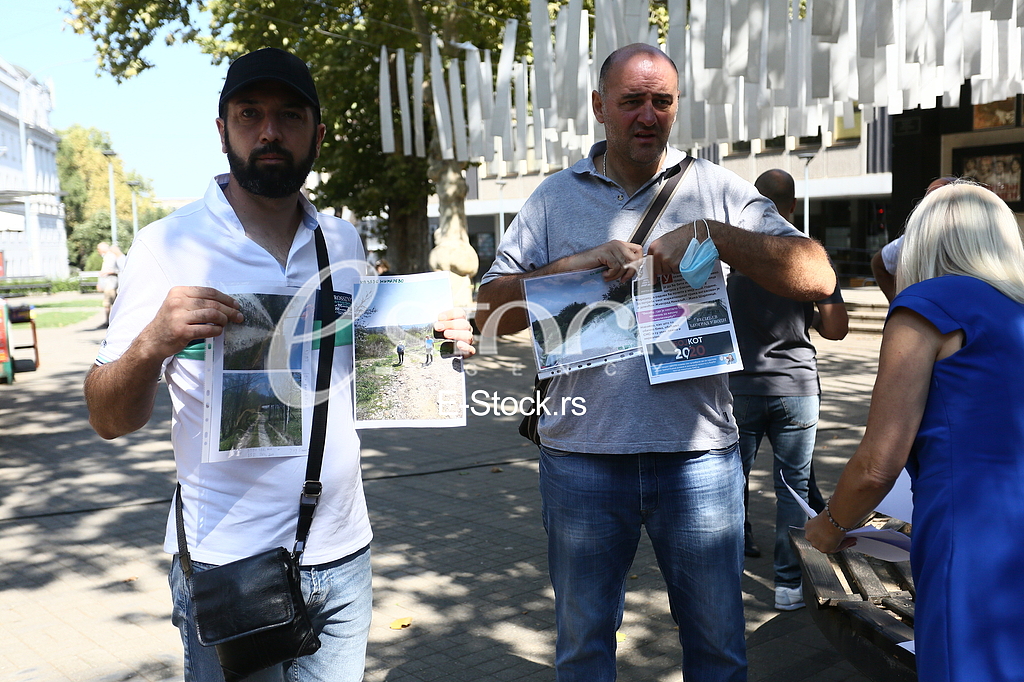 Dveri kzs ispred Opstine Zvezdara