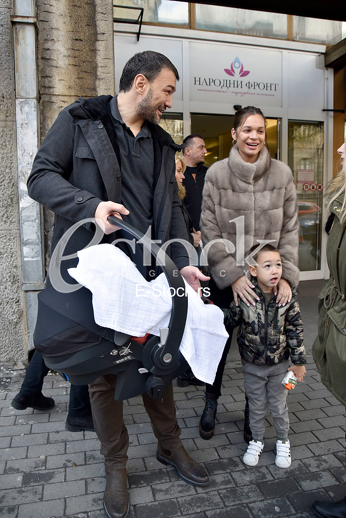 Government Mandic brings a baby from a maternity ward