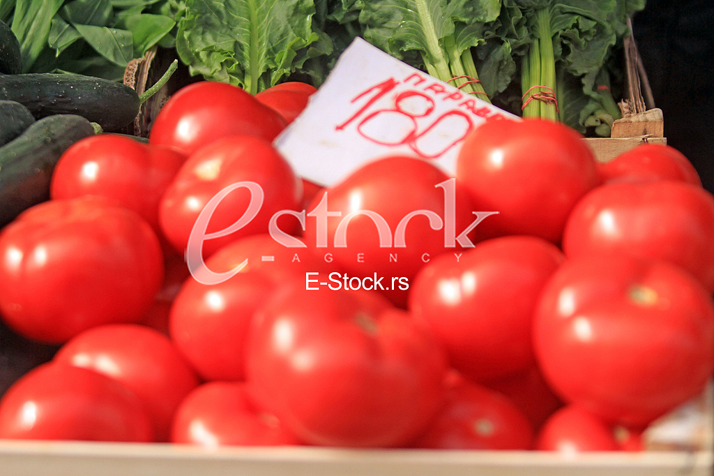 Paradajz na pijaci, Tomatoes on market