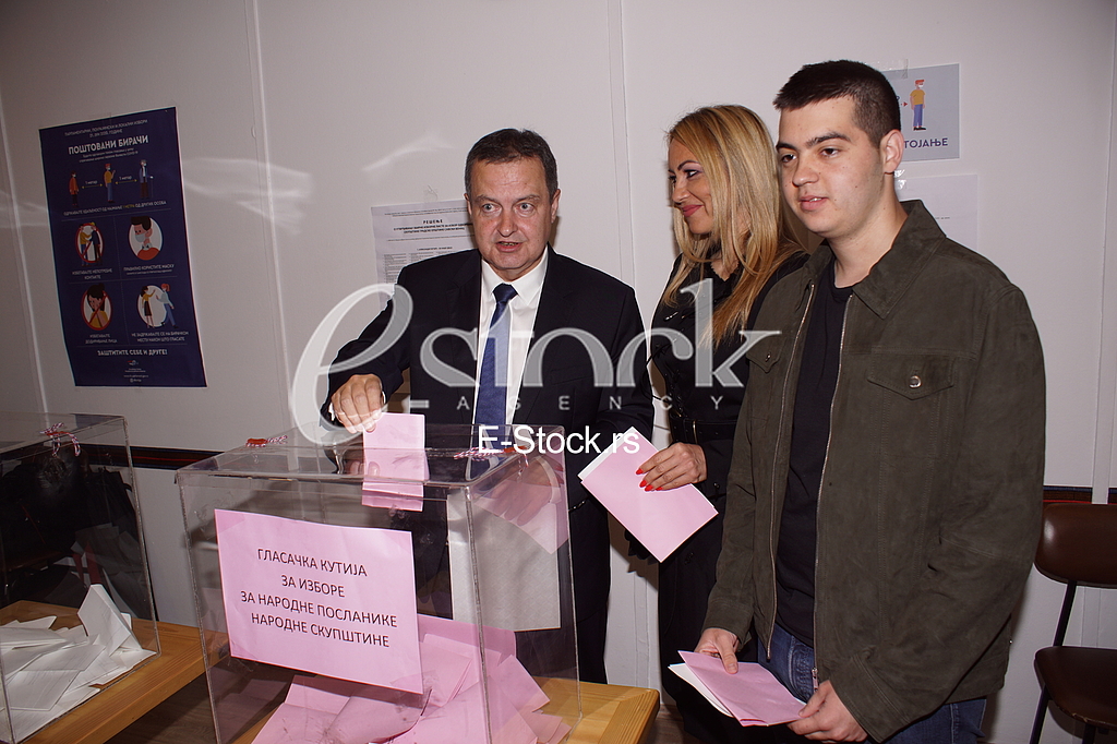 Ivica Dacic, Sanja Dacic i Luka Dacic