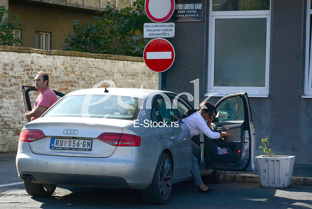  In front of Zemun Clinic Center, family of Darko Lazic