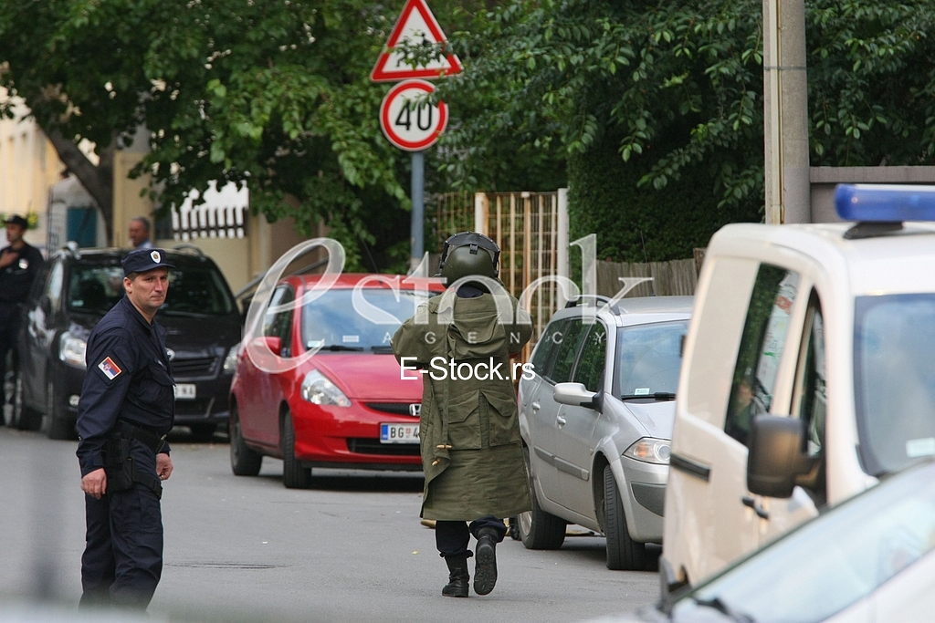 Police found a bomb under the car on the street Gospodar Vucica in Belgrade