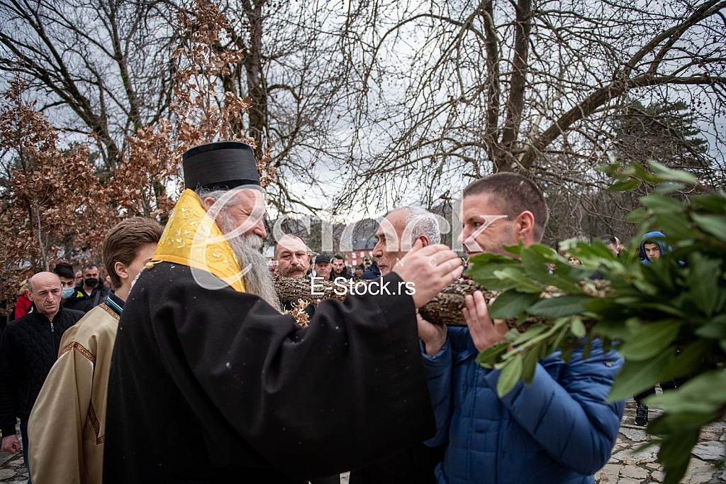 Paljenje badnjaka Srpska pravoslavna crkva