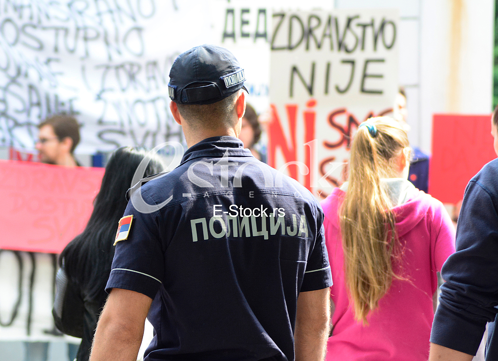 protest in front of the hospital 