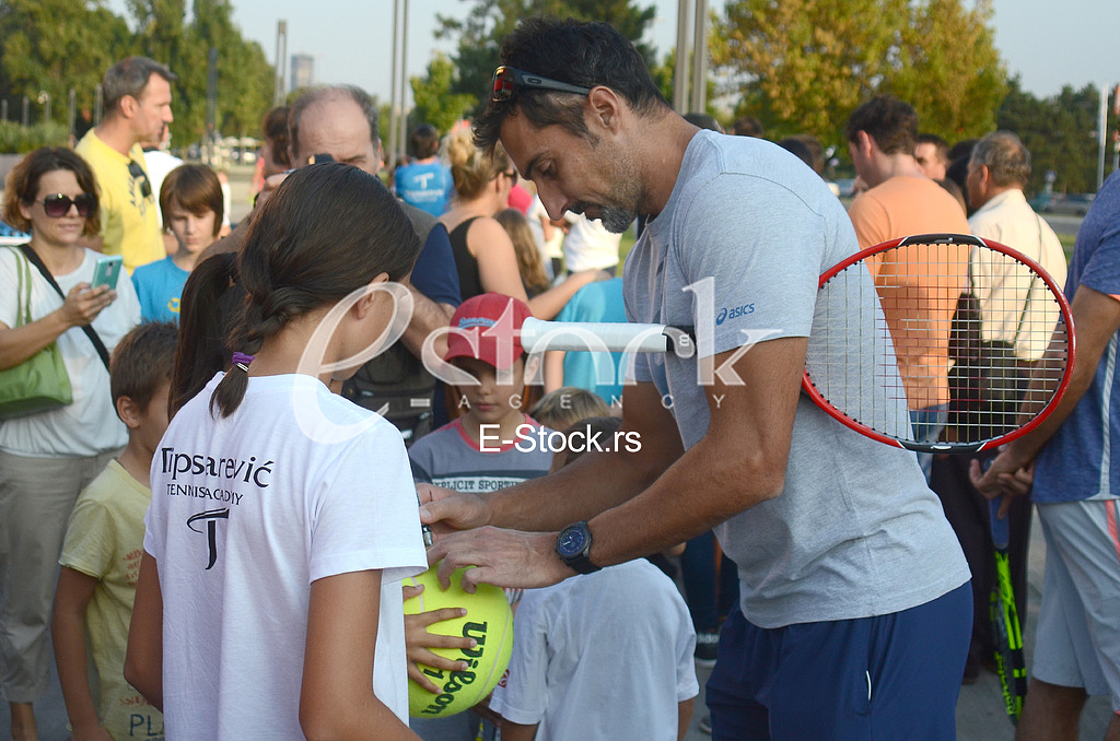 Public tennis hour 