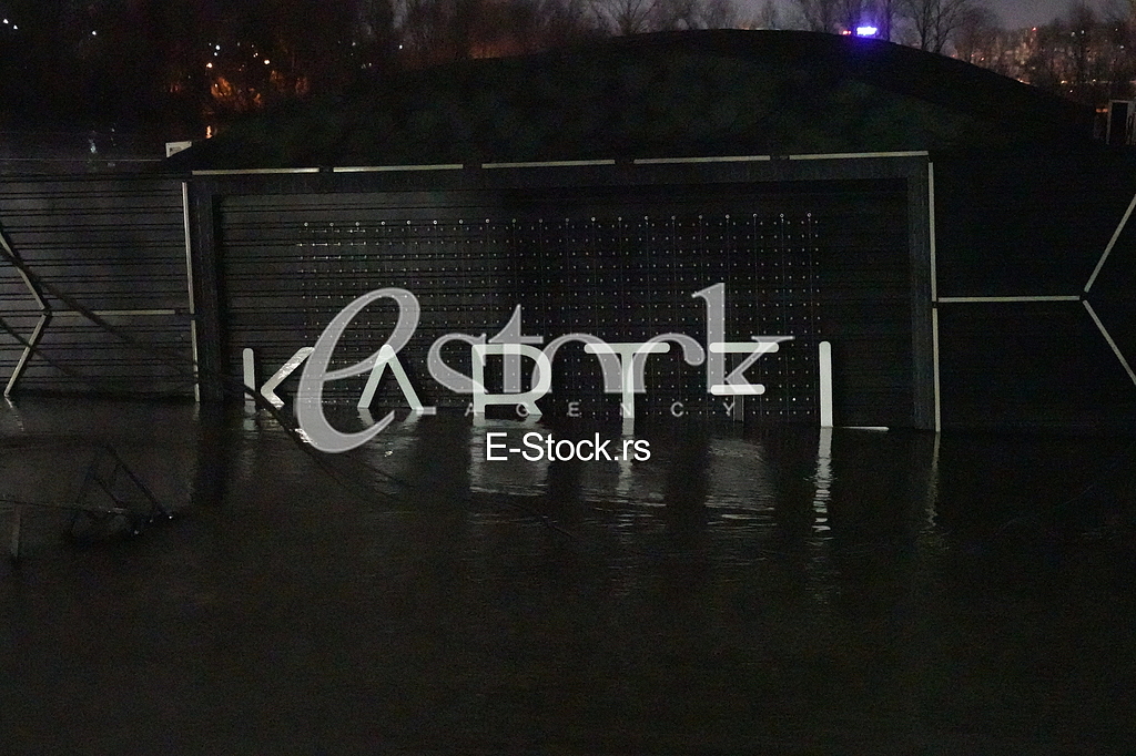 Splav Kartel  je potonuo