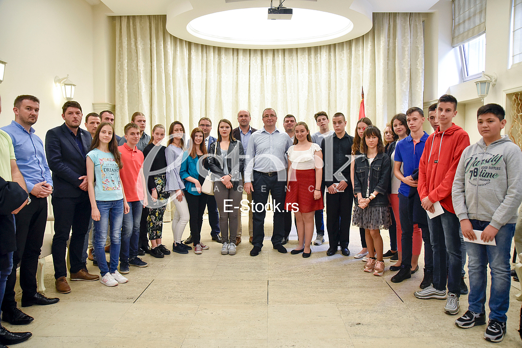Преведи са језика: босанскиAwarding the best students of the Municipality of Zvezdara