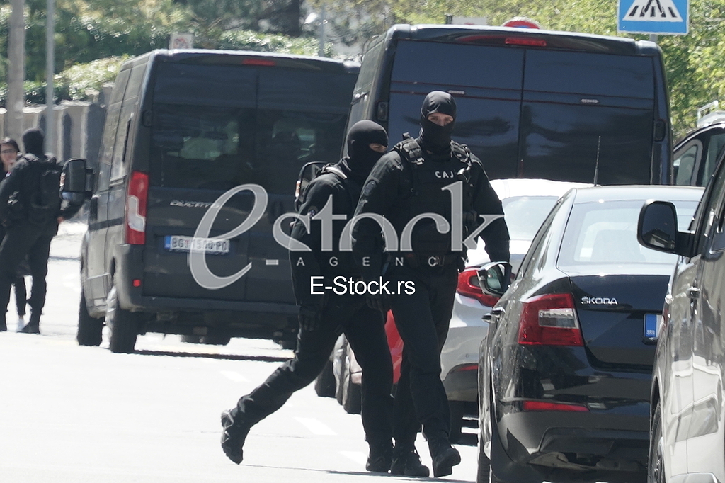 policijske snage ispred kuce Darko Saric