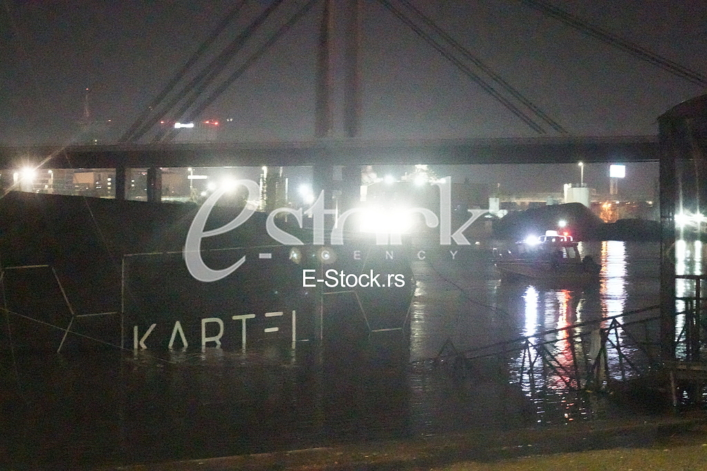 Splav Kartel  je potonuo