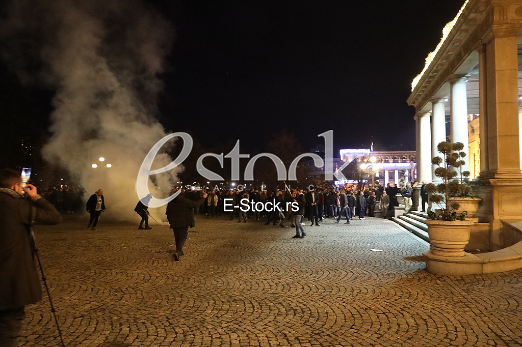 Protest ispred skupstine grada