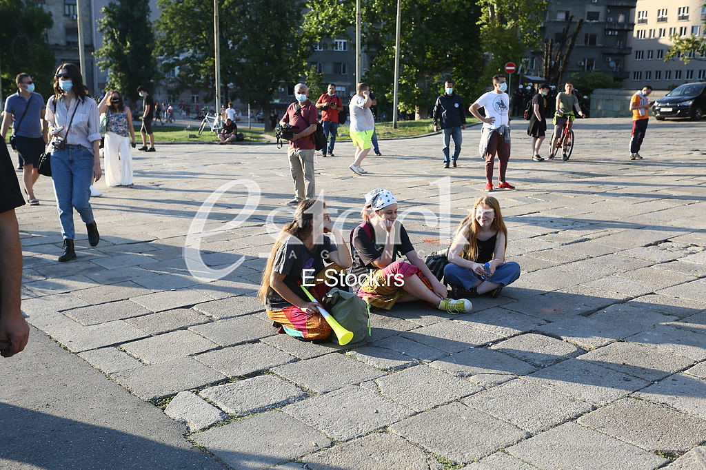 Protest ispred Skupstine Srbije