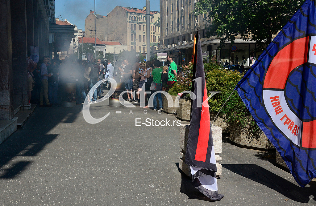 protest in front of the city assembly regarding landfill in Vinca, organization 