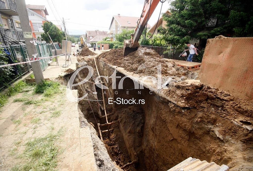 The injured workers at the site. Povredjeni radnici na gradilistu