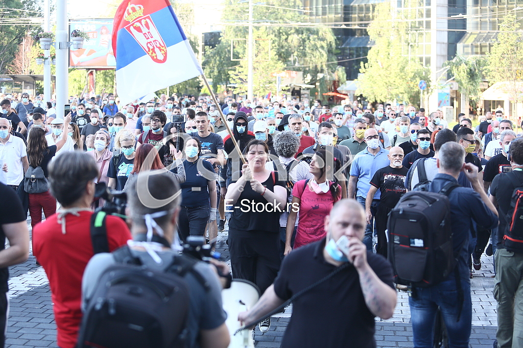 Protest ispred Skupstine Srbije