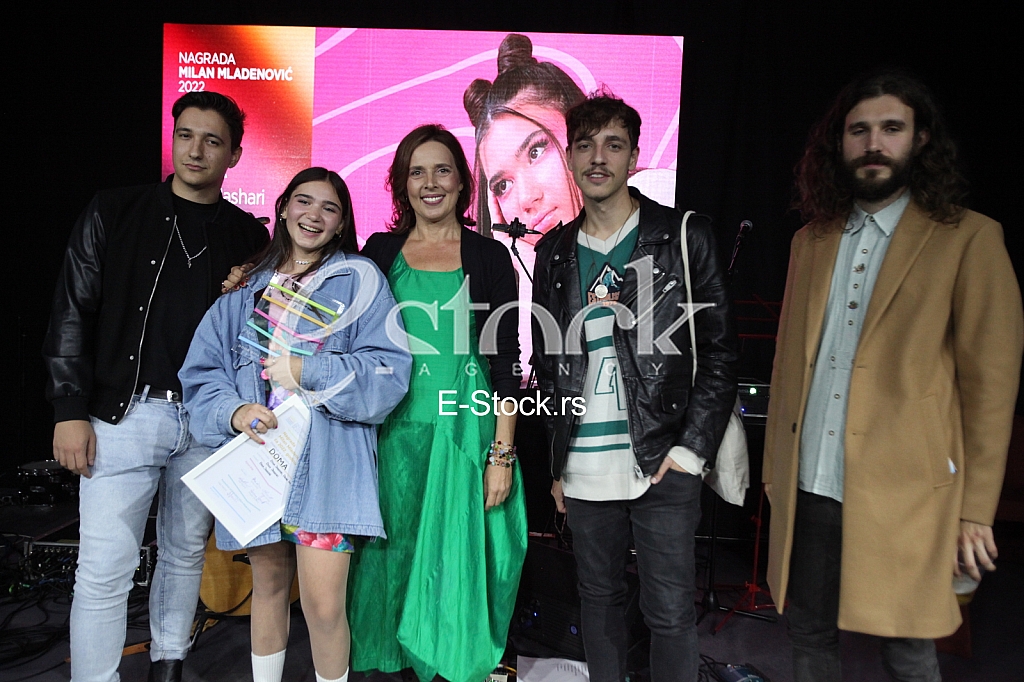 Grupa Dram, Dina Jashari i Maja Maricic