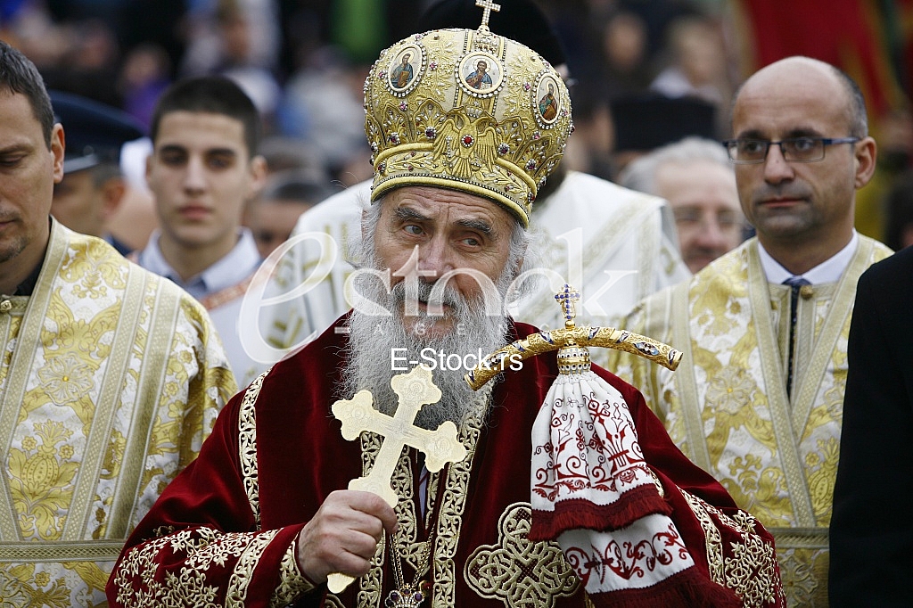 Race for the Holy Cross Race for the Holy Cross