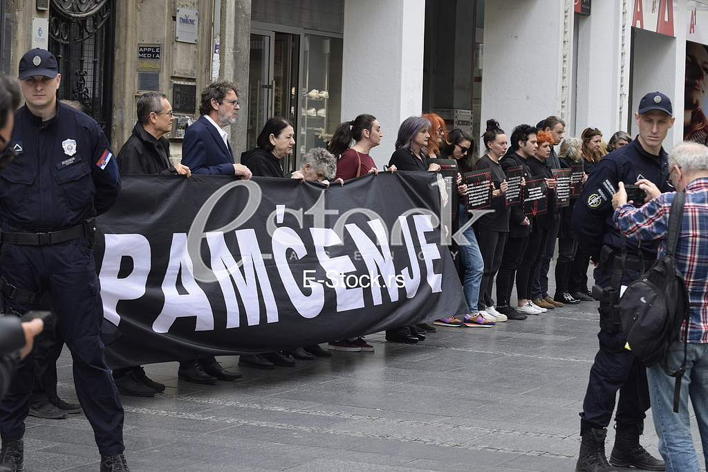 Zene u crnom protest