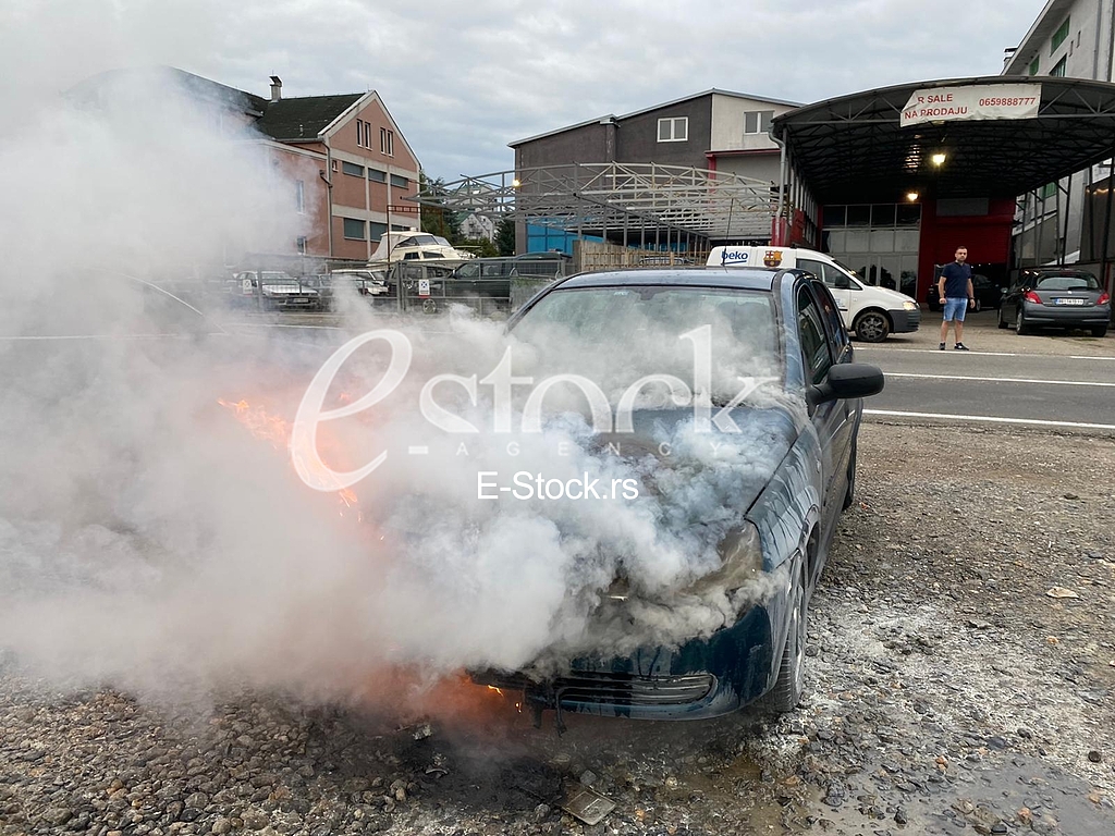 Petlovo brdo zapaljen automobil