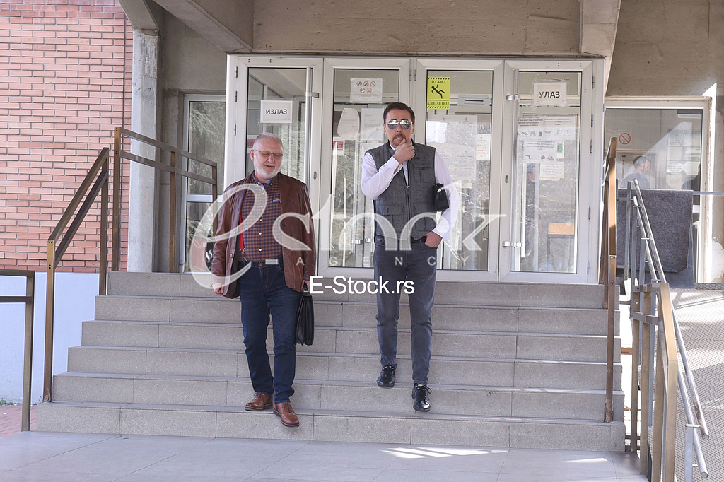  Dragan Kojic Keba came to the hearing at the Third Basic Prosecutor's Office where he was interrogated for having overturned a girl on a pedestrian crossing.
