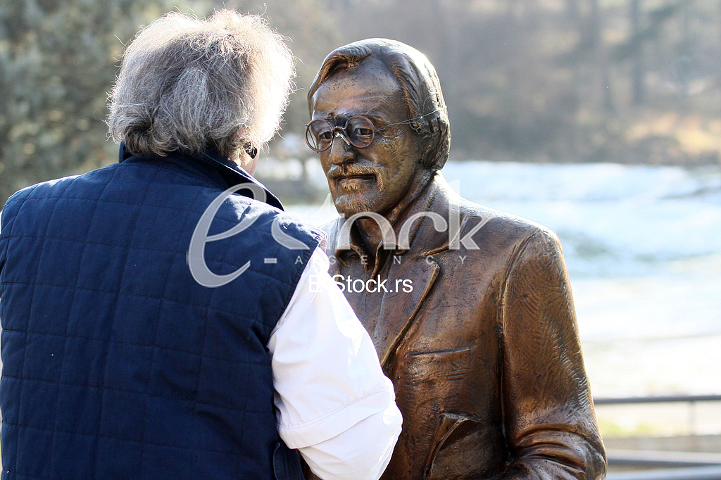  The monument to actor Dragan Nikolic