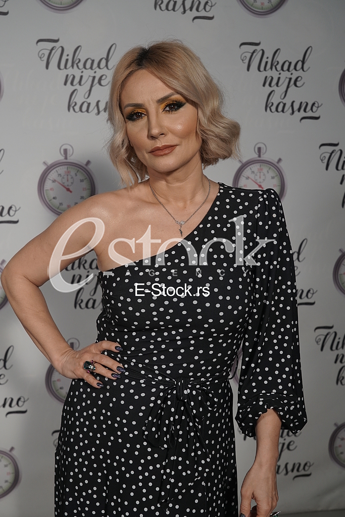 Ana Stanic u autu paparazzo
