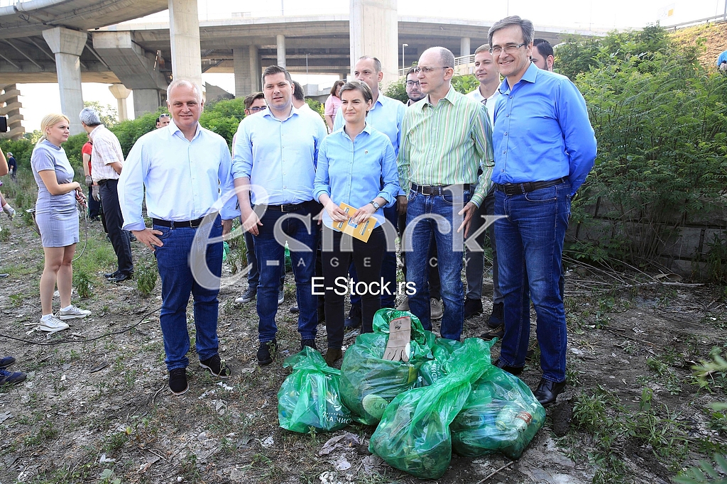 Politicari su danas ocistili obalu Save