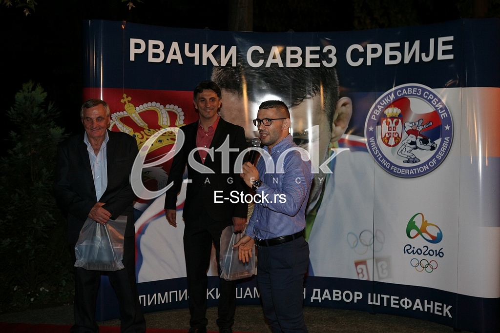 The occasion of winning Olympic gold, the cocktail Davor Stefanek in honor of the Club of Representatives on Dedinje. However, Davor managed to overshadow their Olympic gold by making the proposal to his girlfriend Dolores.