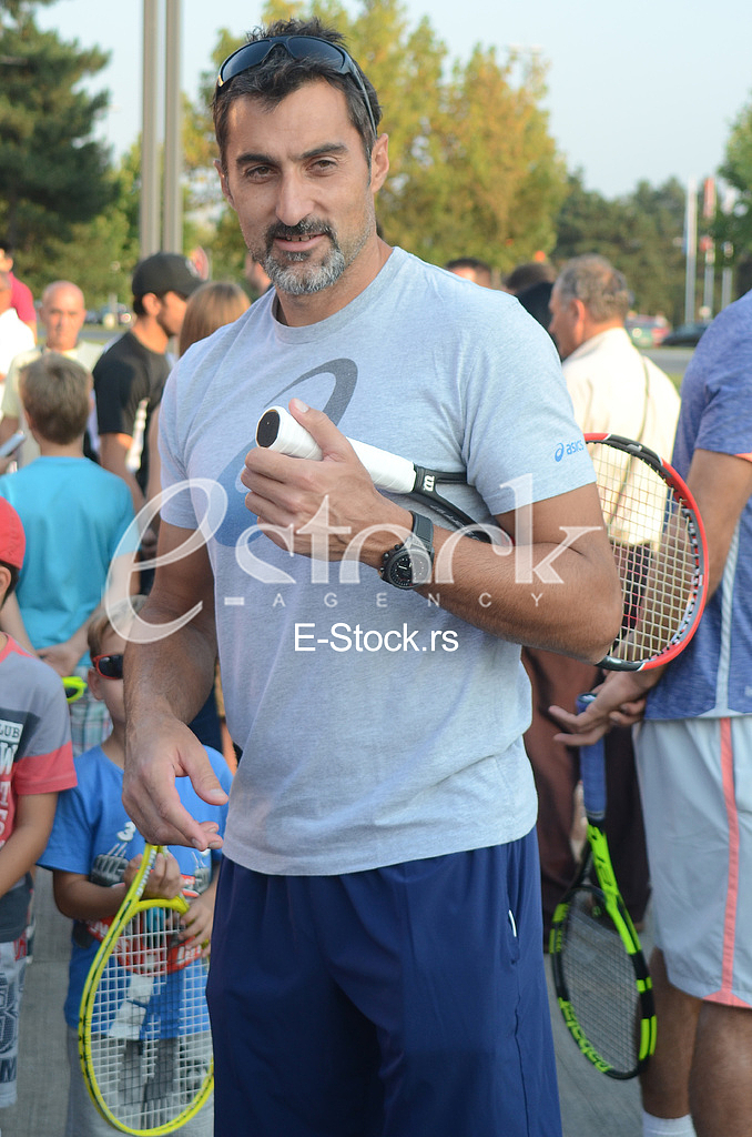 Public tennis hour 
