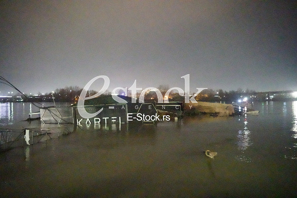 Splav Kartel  je potonuo
