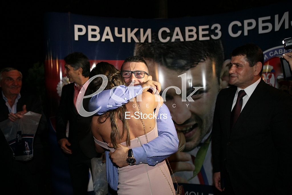 The occasion of winning Olympic gold, the cocktail Davor Stefanek in honor of the Club of Representatives on Dedinje. However, Davor managed to overshadow their Olympic gold by making the proposal to his girlfriend Dolores.