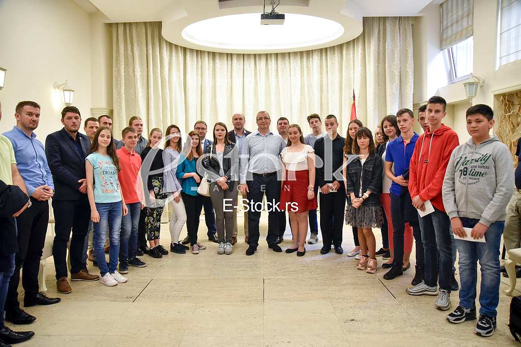 Преведи са језика: босанскиAwarding the best students of the Municipality of Zvezdara