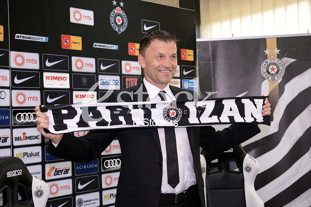 Partizan sporting director Ivica Iliev presented coach Miroslav Djukic at a press conference.
