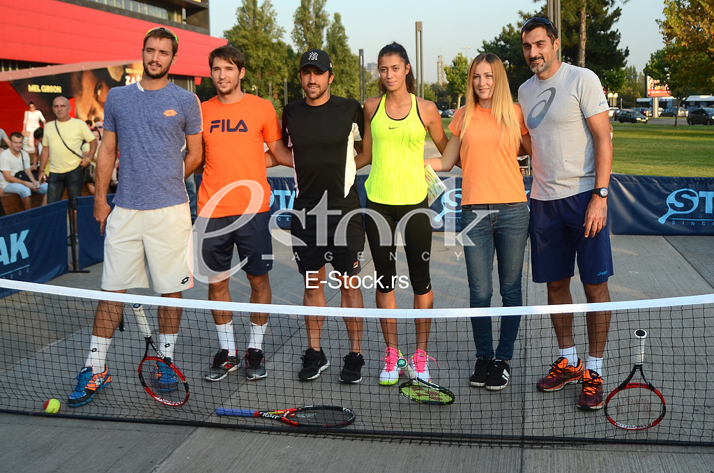 Public tennis hour 