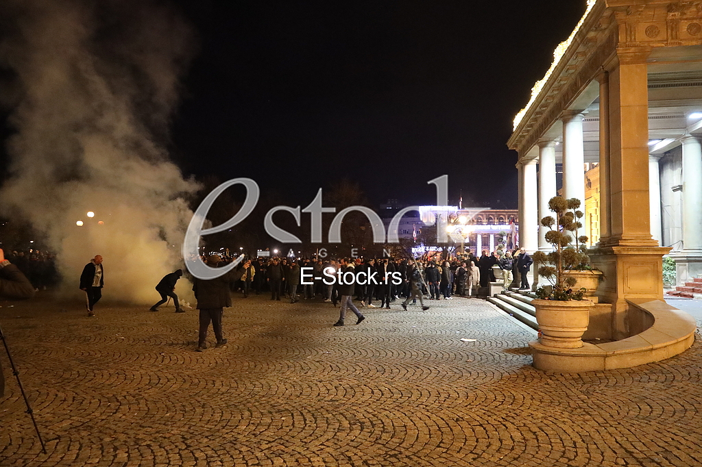 Protest ispred skupstine grada