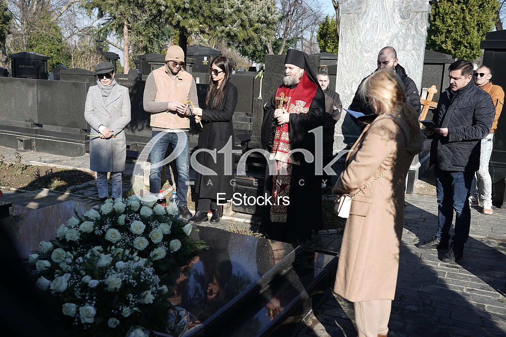 Svetlana Ceca Raznatovic, Veljko Raznatovic, Anastasija Raznatovic i vladika Stefan Saric