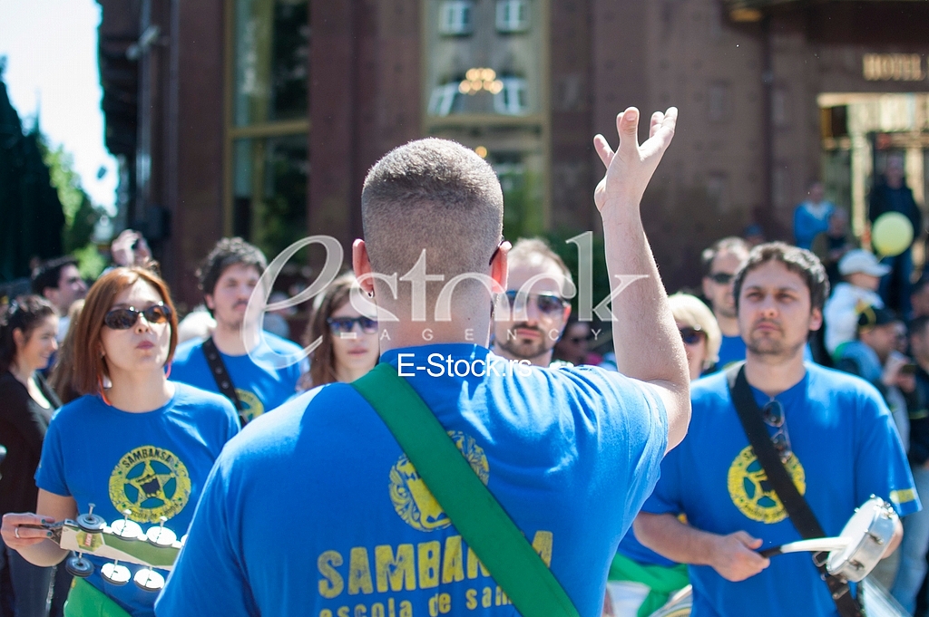 Brazilians dancing and singing in Belgrade center