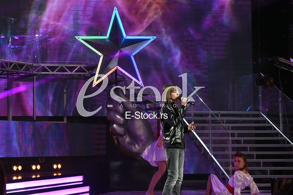 Pinkove zvezdice_photo_e-stock_Katarina Cvijovic