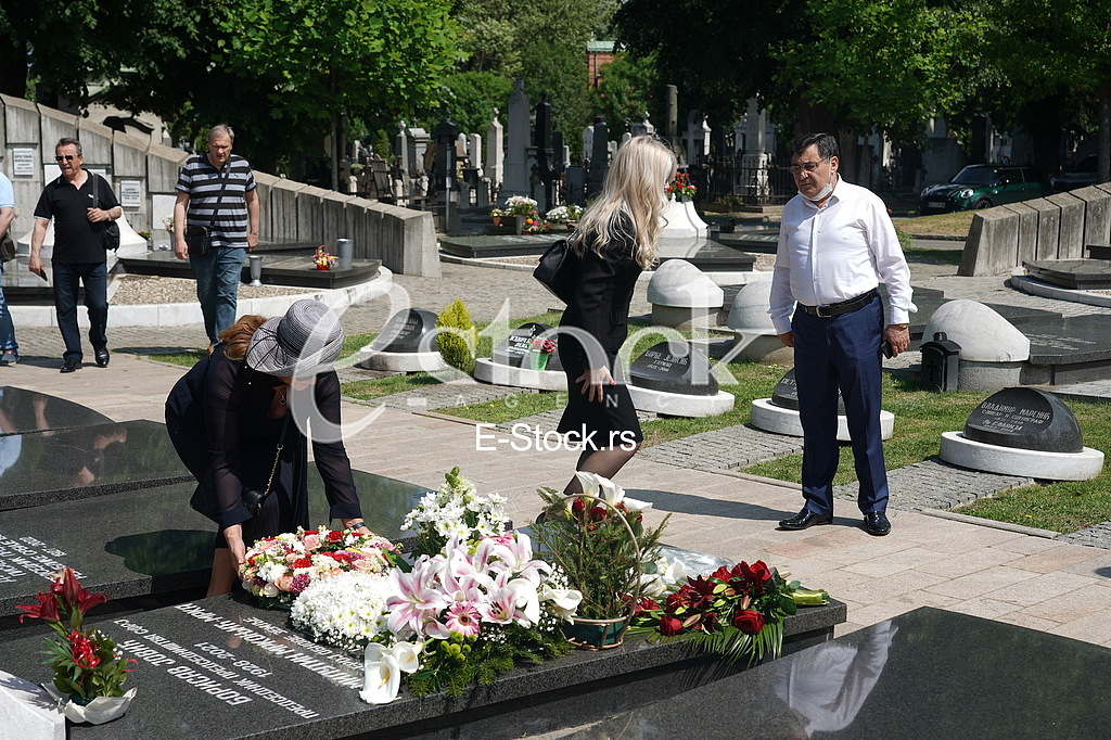 Tara Perovic unuka
